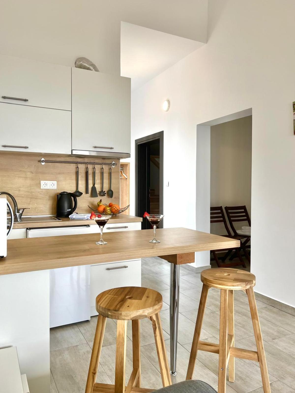 לוקבה Apartments Zina מראה חיצוני תמונה