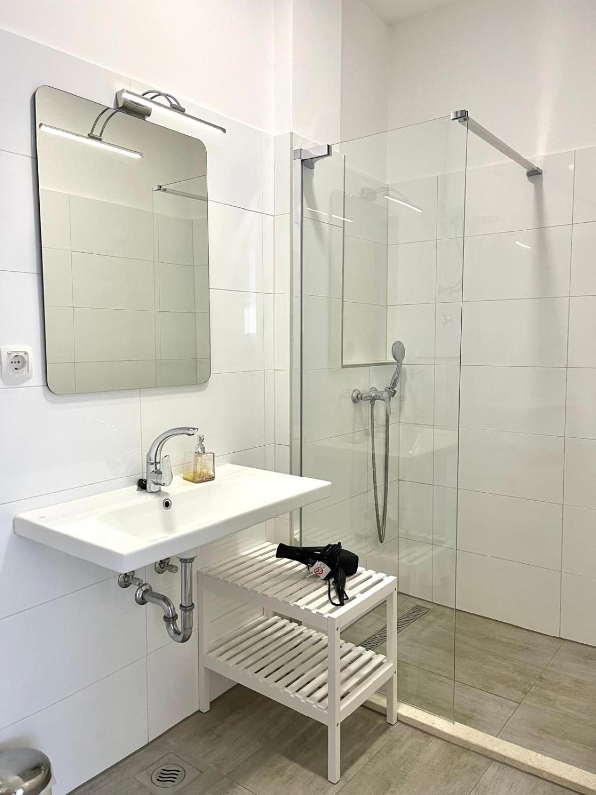 לוקבה Apartments Zina מראה חיצוני תמונה